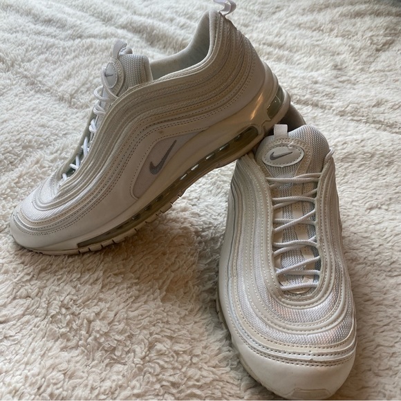 Sneakers - Picture 6 of 6